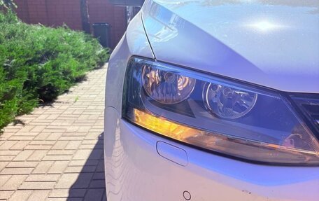 Volkswagen Jetta VI, 2013 год, 1 000 000 рублей, 2 фотография