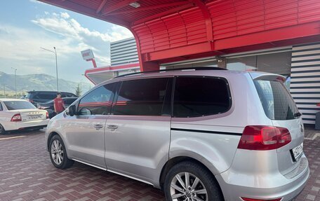 Volkswagen Sharan II, 2010 год, 1 150 000 рублей, 2 фотография