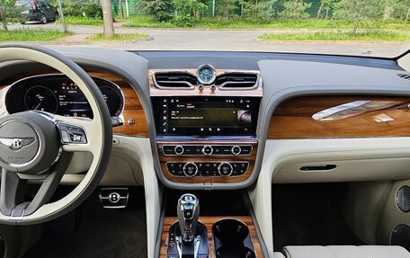 Bentley Bentayga I, 2021 год, 23 000 000 рублей, 11 фотография