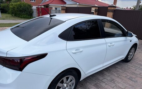 Hyundai Solaris II рестайлинг, 2017 год, 1 100 000 рублей, 4 фотография