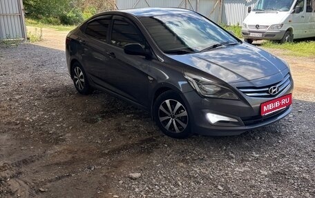 Hyundai Solaris II рестайлинг, 2015 год, 1 050 000 рублей, 1 фотография