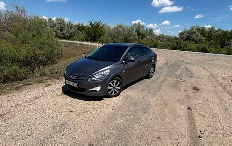 Hyundai Solaris II рестайлинг, 2015 год, 1 050 000 рублей, 3 фотография