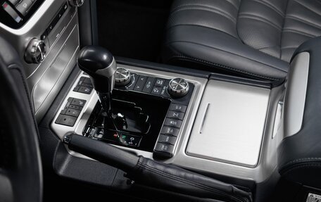 Toyota Land Cruiser 200, 2020 год, 9 890 000 рублей, 17 фотография
