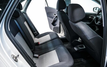 Volkswagen Polo VI (EU Market), 2013 год, 850 000 рублей, 24 фотография
