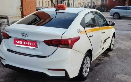 Hyundai Solaris II рестайлинг, 2017 год, 560 000 рублей, 3 фотография