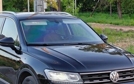 Volkswagen Tiguan II, 2018 год, 2 350 000 рублей, 1 фотография