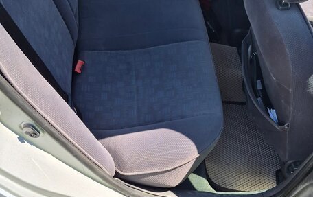 Toyota Avensis III рестайлинг, 2001 год, 610 000 рублей, 9 фотография