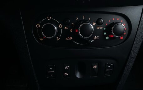 Renault Logan II, 2015 год, 620 000 рублей, 15 фотография