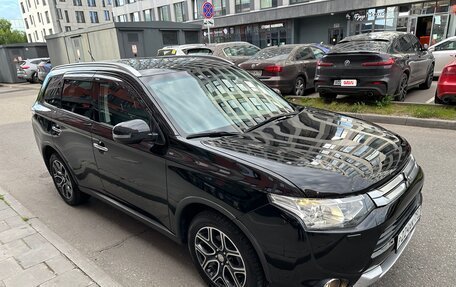 Mitsubishi Outlander III рестайлинг 3, 2014 год, 1 885 000 рублей, 2 фотография