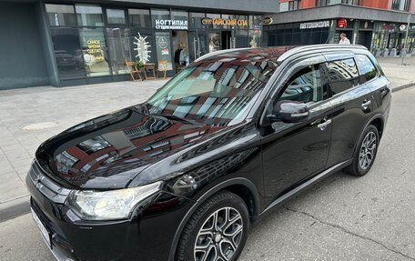 Mitsubishi Outlander III рестайлинг 3, 2014 год, 1 885 000 рублей, 1 фотография