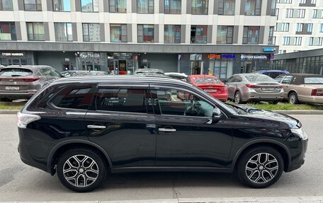 Mitsubishi Outlander III рестайлинг 3, 2014 год, 1 885 000 рублей, 7 фотография