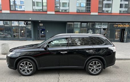 Mitsubishi Outlander III рестайлинг 3, 2014 год, 1 885 000 рублей, 8 фотография