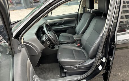 Mitsubishi Outlander III рестайлинг 3, 2014 год, 1 885 000 рублей, 13 фотография