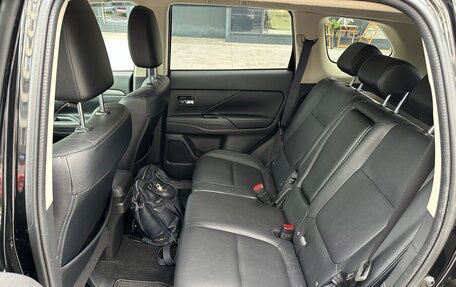 Mitsubishi Outlander III рестайлинг 3, 2014 год, 1 885 000 рублей, 16 фотография