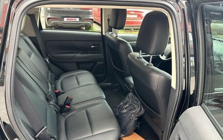 Mitsubishi Outlander III рестайлинг 3, 2014 год, 1 885 000 рублей, 17 фотография
