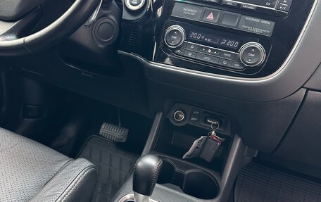 Mitsubishi Outlander III рестайлинг 3, 2014 год, 1 885 000 рублей, 19 фотография