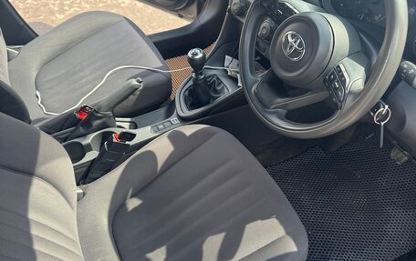 Toyota Yaris, 2020 год, 1 200 000 рублей, 16 фотография