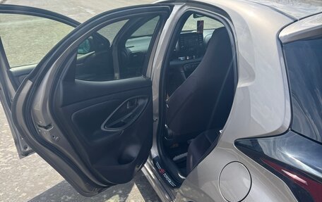 Toyota Yaris, 2020 год, 1 200 000 рублей, 12 фотография