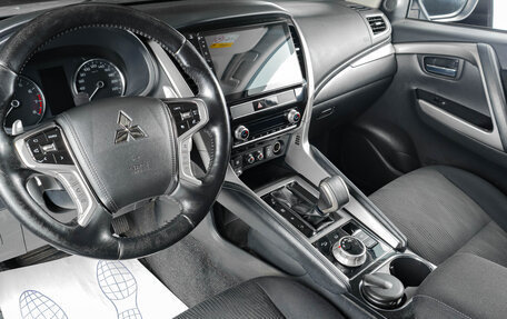 Mitsubishi Pajero Sport III рестайлинг, 2020 год, 3 699 000 рублей, 7 фотография