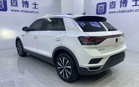 Volkswagen T-Roc I, 2023 год, 2 100 000 рублей, 5 фотография