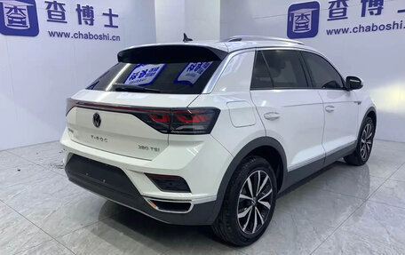 Volkswagen T-Roc I, 2023 год, 2 100 000 рублей, 3 фотография