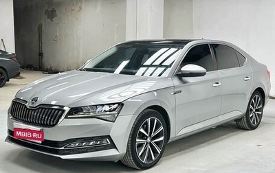 Skoda Superb III рестайлинг, 2021 год, 1 990 000 рублей, 1 фотография