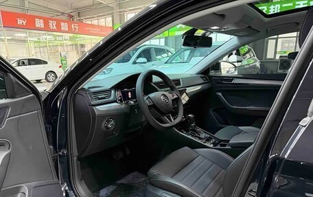 Skoda Superb III рестайлинг, 2022 год, 2 000 000 рублей, 2 фотография