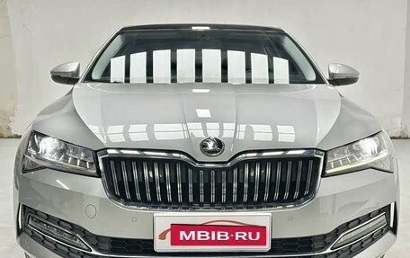 Skoda Superb III рестайлинг, 2021 год, 1 990 000 рублей, 5 фотография
