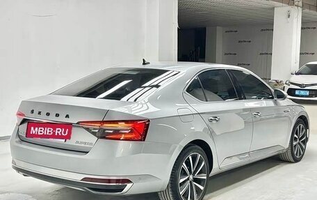 Skoda Superb III рестайлинг, 2021 год, 1 990 000 рублей, 3 фотография