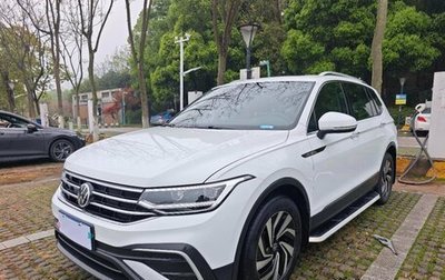 Volkswagen Tiguan II, 2022 год, 2 010 000 рублей, 1 фотография