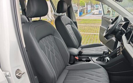 Volkswagen Tiguan II, 2022 год, 2 010 000 рублей, 6 фотография
