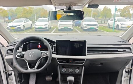 Volkswagen Tiguan II, 2022 год, 2 010 000 рублей, 12 фотография
