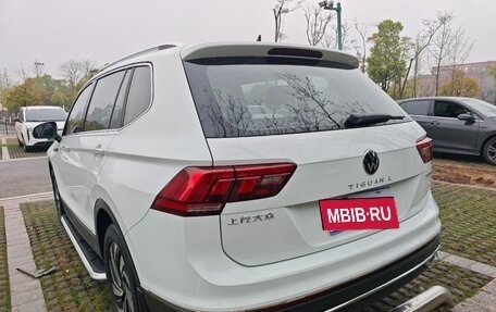 Volkswagen Tiguan II, 2022 год, 2 010 000 рублей, 3 фотография