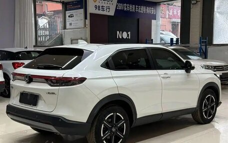 Honda Vezel, 2024 год, 1 680 000 рублей, 5 фотография