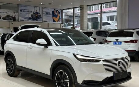 Honda Vezel, 2024 год, 1 680 000 рублей, 3 фотография