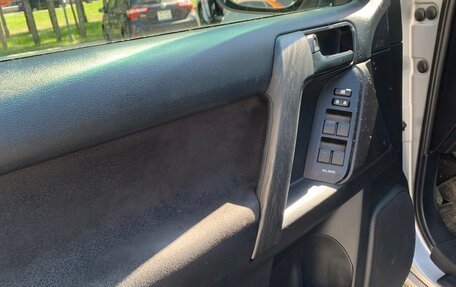 Toyota Land Cruiser Prado 150 рестайлинг 2, 2020 год, 4 950 000 рублей, 13 фотография