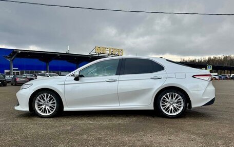 Toyota Camry, 2021 год, 2 290 000 рублей, 10 фотография
