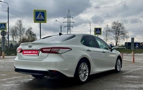 Toyota Camry, 2021 год, 2 290 000 рублей, 8 фотография