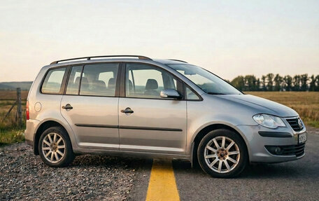 Volkswagen Touran III, 2008 год, 457 000 рублей, 2 фотография