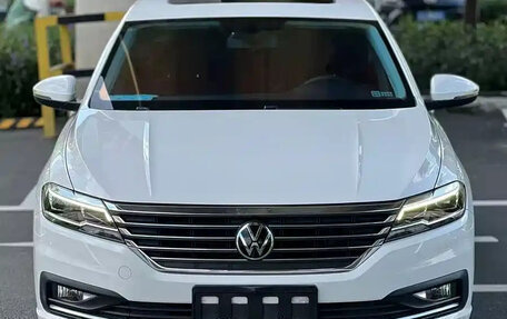 Volkswagen Lavida, 2022 год, 989 000 рублей, 2 фотография