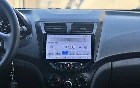 Hyundai Solaris II рестайлинг, 2013 год, 860 000 рублей, 9 фотография