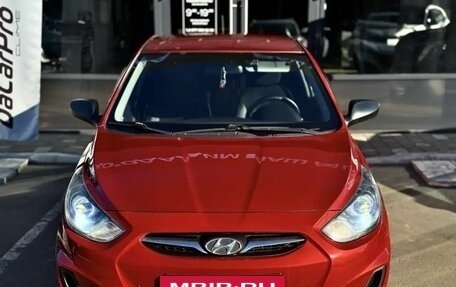 Hyundai Solaris II рестайлинг, 2013 год, 860 000 рублей, 2 фотография