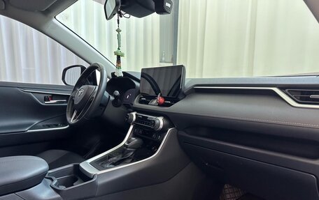 Toyota RAV4, 2024 год, 3 390 000 рублей, 9 фотография