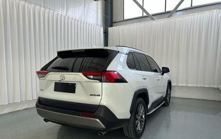 Toyota RAV4, 2024 год, 3 390 000 рублей, 6 фотография