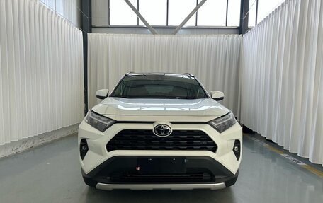 Toyota RAV4, 2024 год, 3 390 000 рублей, 2 фотография