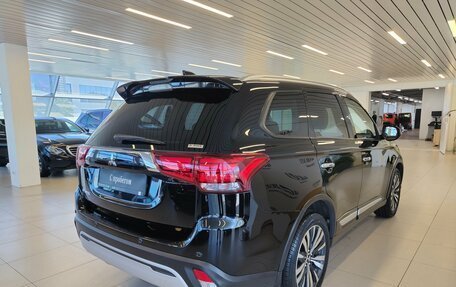 Mitsubishi Outlander III рестайлинг 3, 2020 год, 2 680 000 рублей, 2 фотография