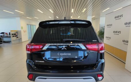 Mitsubishi Outlander III рестайлинг 3, 2020 год, 2 680 000 рублей, 4 фотография