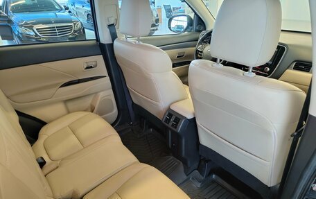 Mitsubishi Outlander III рестайлинг 3, 2020 год, 2 680 000 рублей, 9 фотография