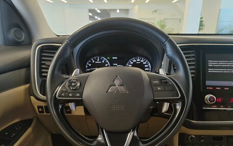 Mitsubishi Outlander III рестайлинг 3, 2020 год, 2 680 000 рублей, 16 фотография