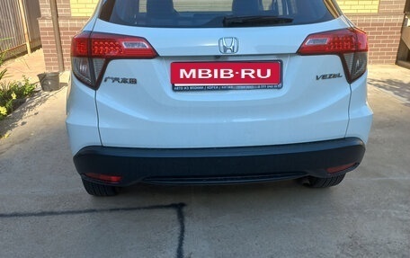 Honda Vezel, 2022 год, 2 050 000 рублей, 2 фотография